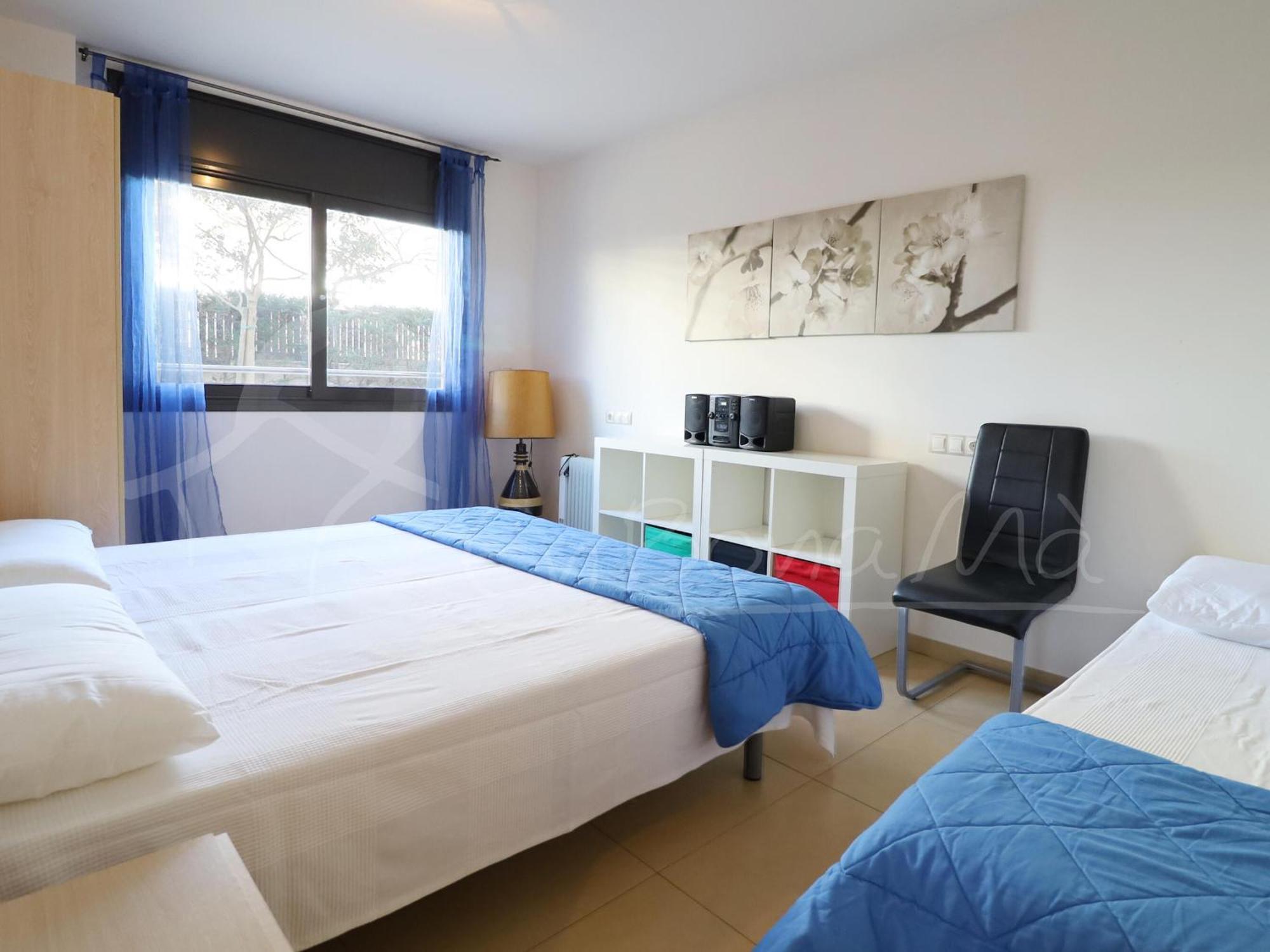 Apartamento Alquiler De Moderno De 2 Con Jardin Privado, - Es-366-7 Rosas