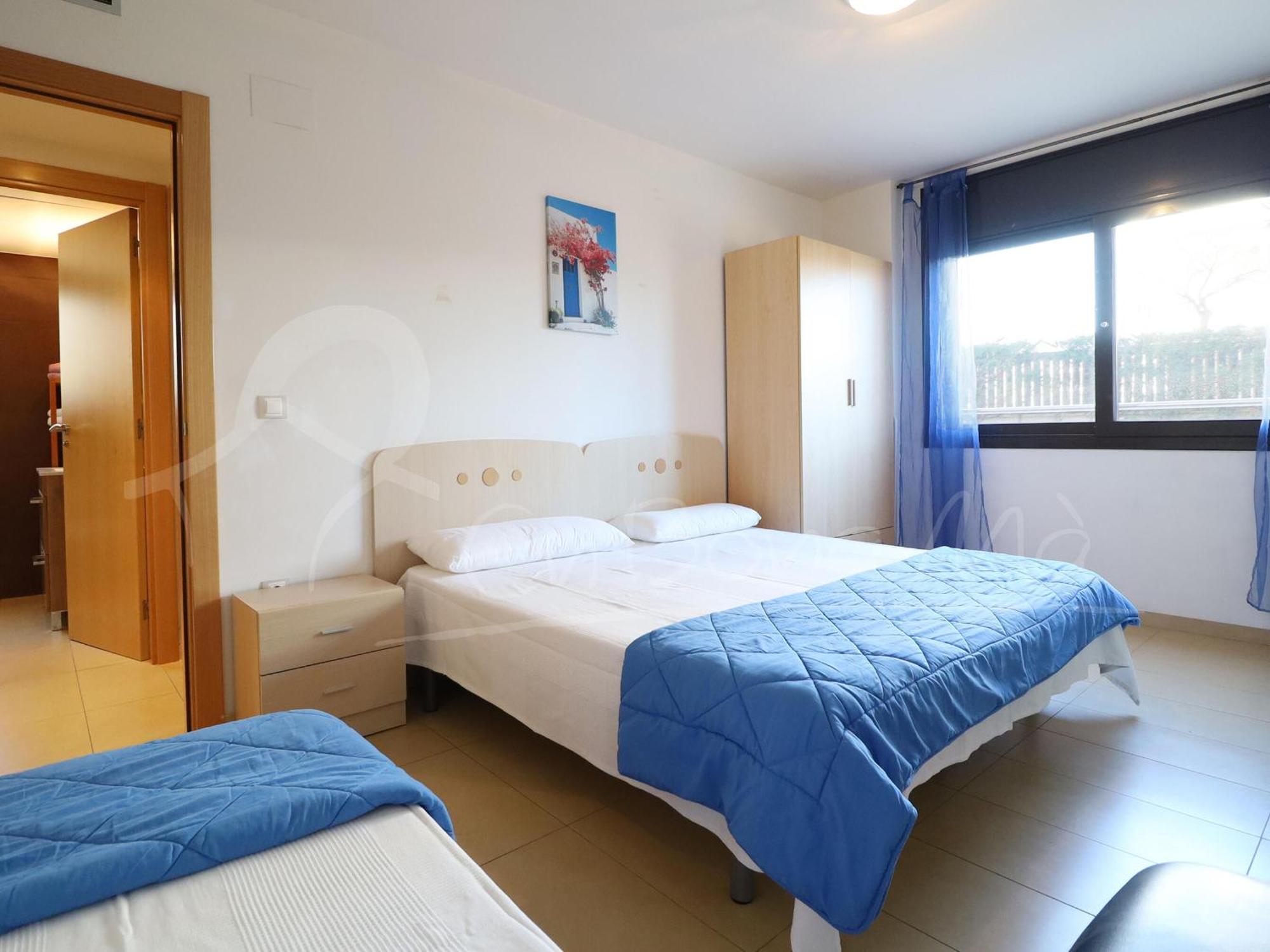 Apartamento Alquiler De Moderno De 2 Con Jardin Privado, - Es-366-7 *