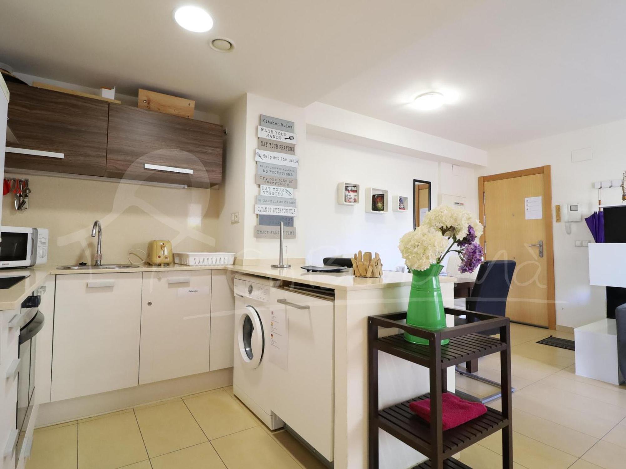 Apartamento Alquiler De Moderno De 2 Con Jardin Privado, - Es-366-7