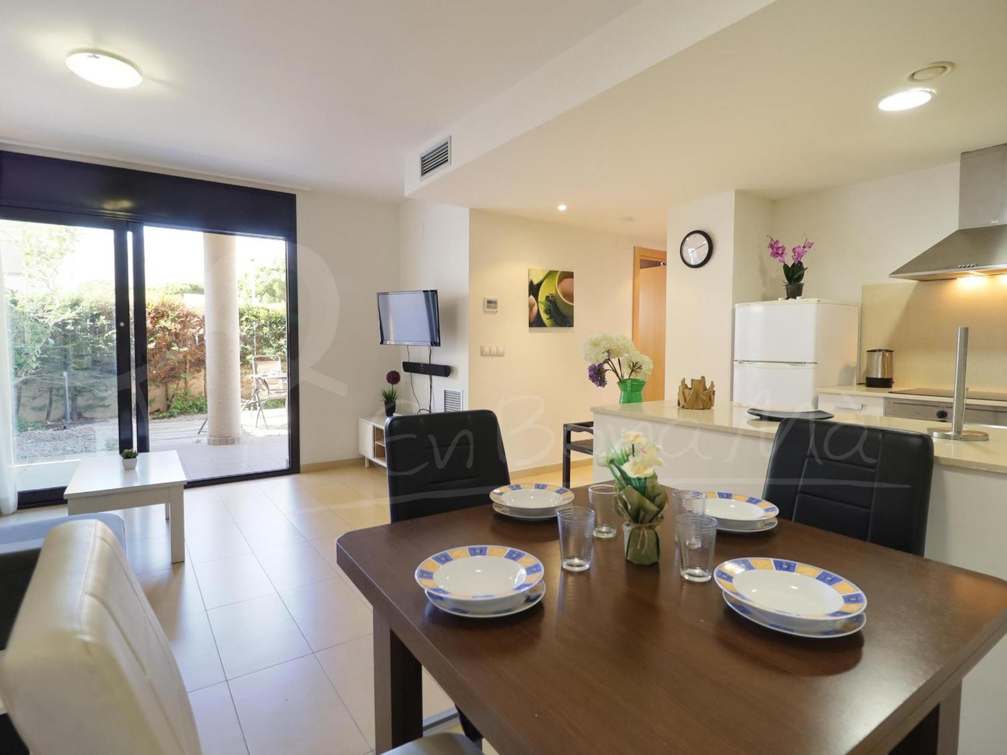 Apartamento Alquiler De Moderno De 2 Con Jardin Privado, - Es-366-7 Rosas